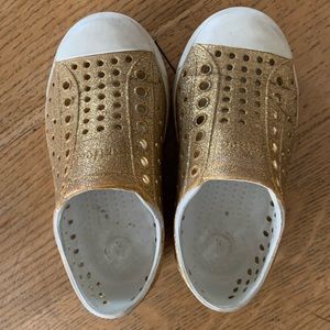 Native Jefferson Shoes in Gold